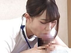 Медицинская сестра Mitani Akari берет в рот хер зрелого пациента